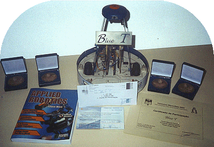 1 kit 188 e fonte de alimenta��o; 4 medalhas; 1 livro; 1 cheque de 60 contos em livros. S� faltam as T-shirts.